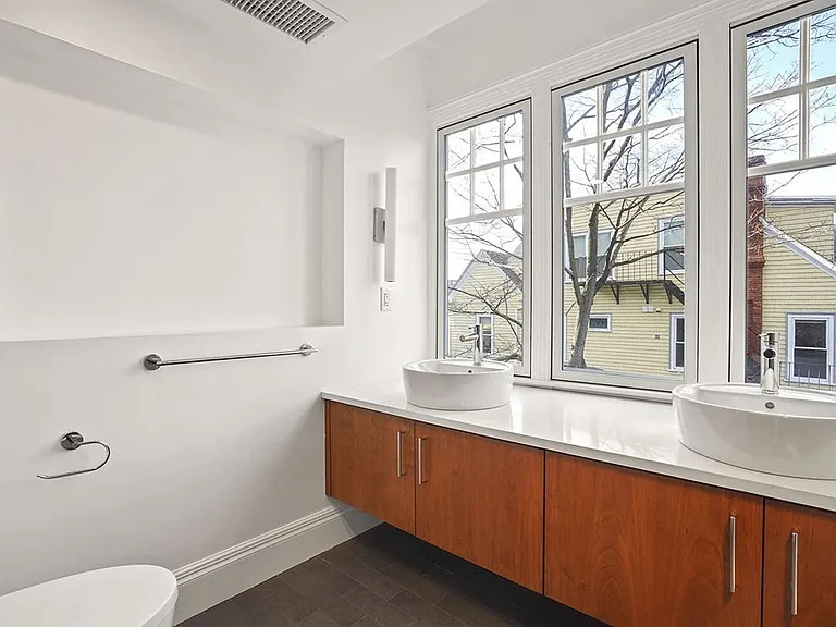 165 Winthrop Rd #D — Photo 26