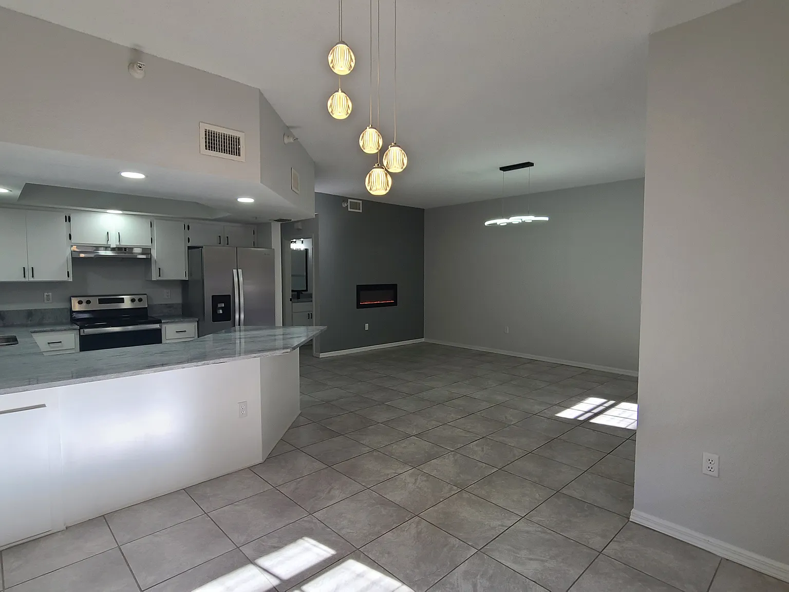 2 bed, 1050 sqft, $1,550 — Photo 1