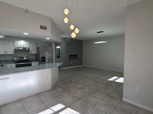 10490 Chalmer St APT 14, Spring Hill, FL 34608