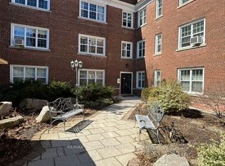 80 Lawton Blvd #25, Toronto, ON M4V 2A2