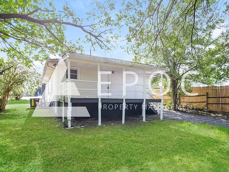3225 Summit Ave — Photo 14