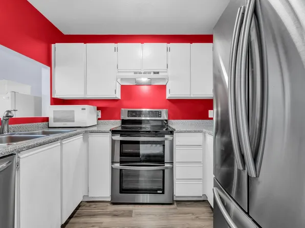 918 Roderick Ave #115, Coquitlam, BC V3K 1R1