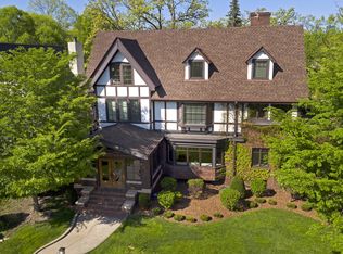 2667 E Lake Of The Isles Pkwy, Minneapolis, MN 55408