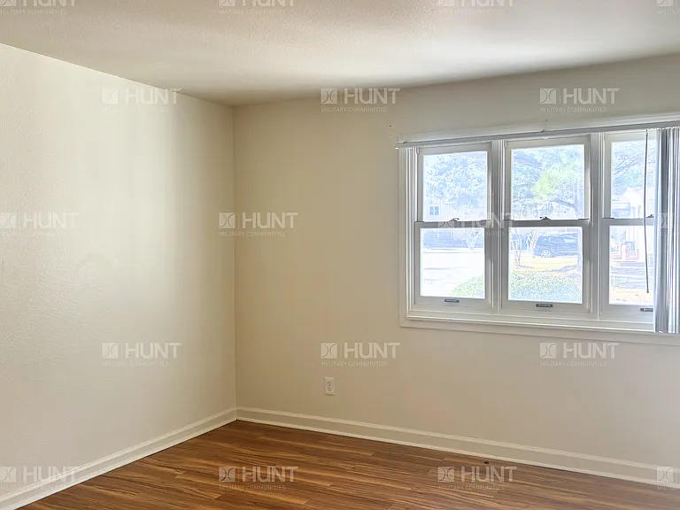 8 Hoover Rd — Photo 2