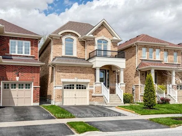 126 Bridlewood Blvd, Whitby, ON L1R 0N2