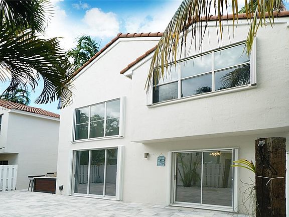 5th image of 876 Garnet Cir