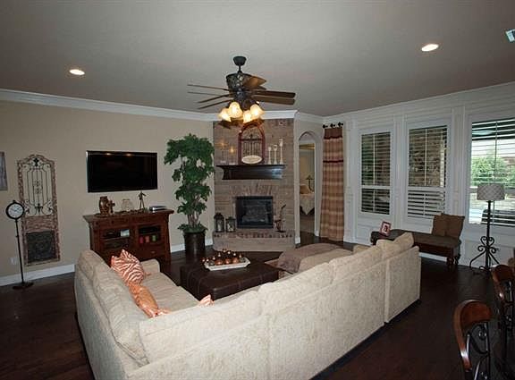 5th image of 8945 Souththorn Dr