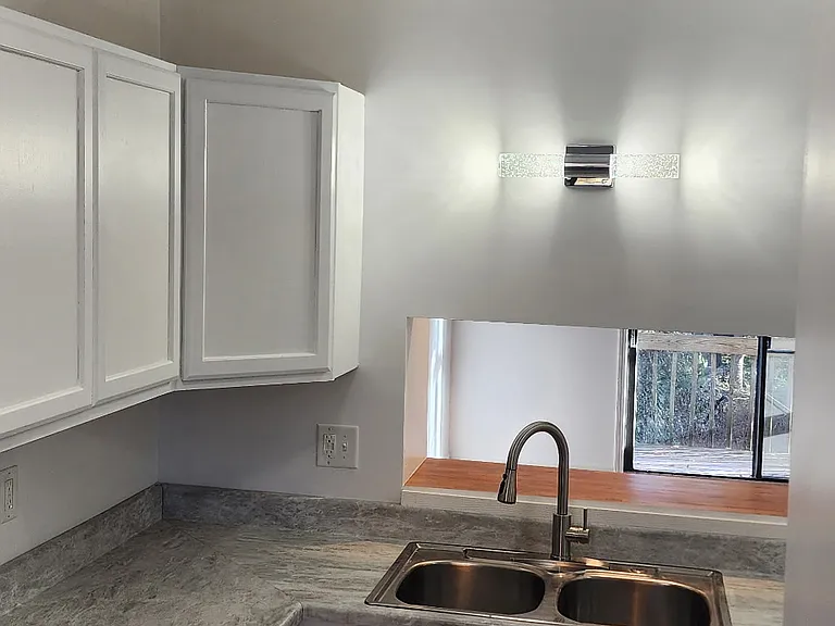 522 E Graham Pl — Photo 10