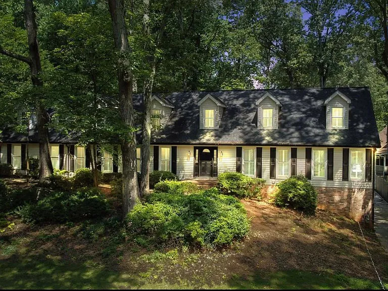310 Clear Spring Ct — Photo 3