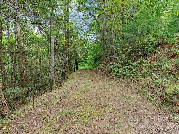 3rd image of 1218 Lorien Ln