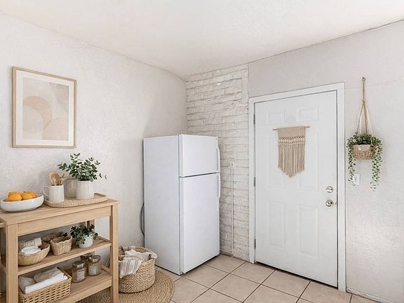 2nd image of 525 N 32nd St APT 10