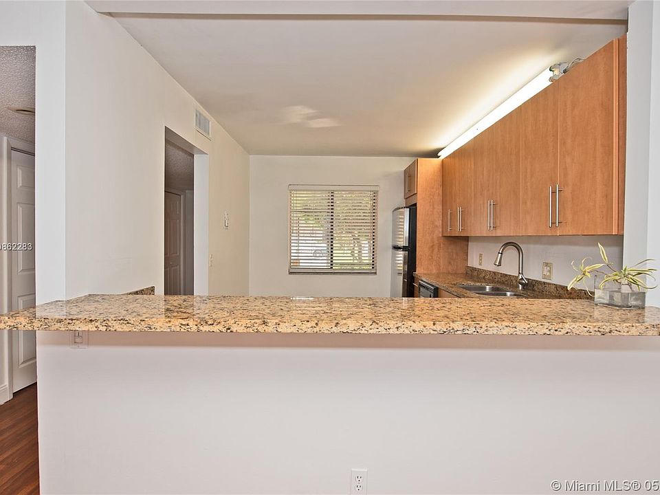 1st image of 357 Lakeview Dr APT 103