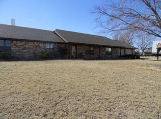 12 Fairway Dr, Sayre, OK 73662