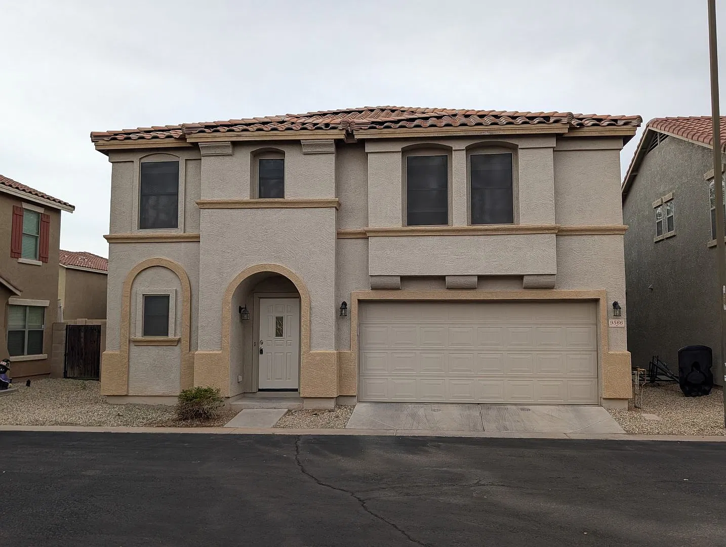4 Bedroom 2.5 Bath Single Family Home In Peoria Madison Estates Community 2 Story — Photo 1