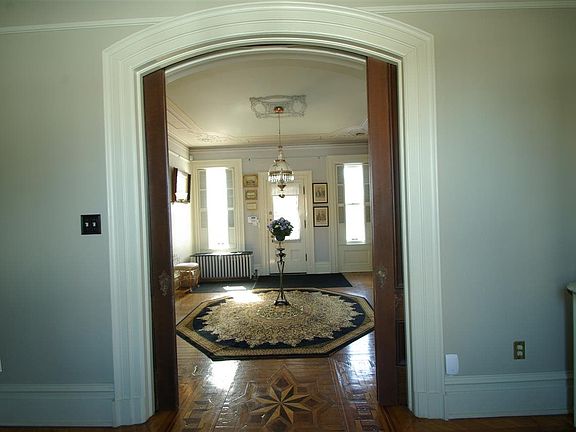 4th image of 1115 S Main St