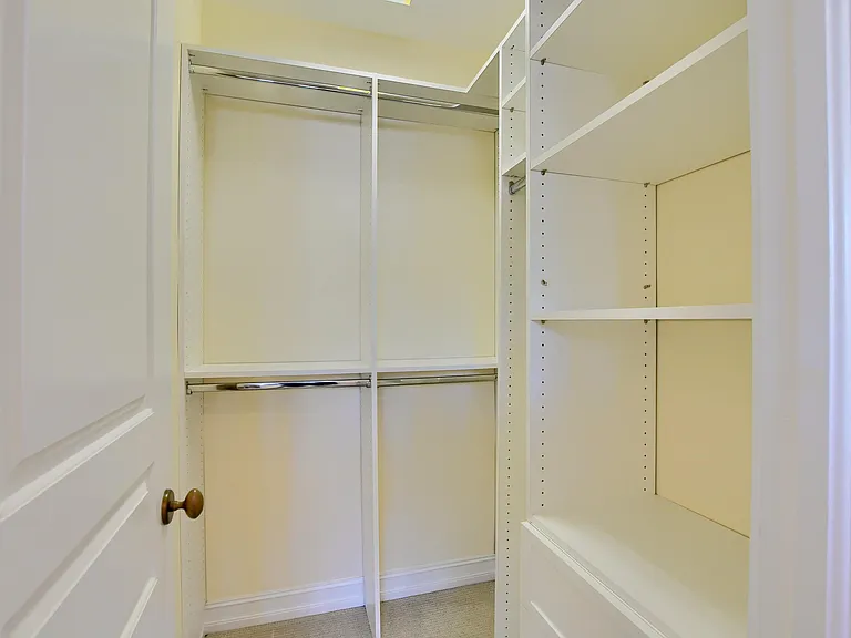 503 N Mallory Cir — Photo 8