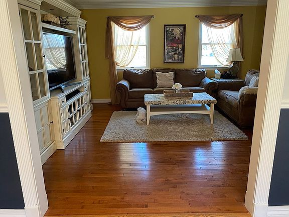 4th image of 5 Magnolia Ct