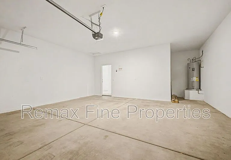 1566 E Fletcher Dr — Photo 25