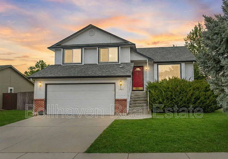 3 bed, 3.0 bath, 2108 sqft, $2,395 — Photo 1