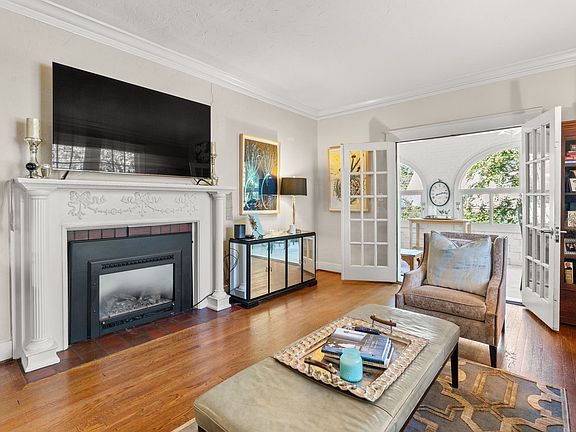 3rd image of 104 Lafayette Ct