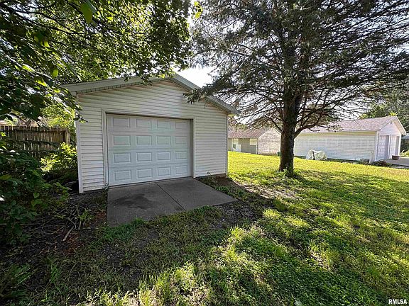3rd image of 551 Maple Ave