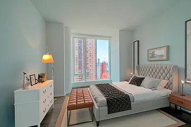 Rented by New York Casas Ltd.