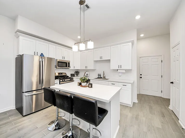 4613 Ireland St #B — Photo 15