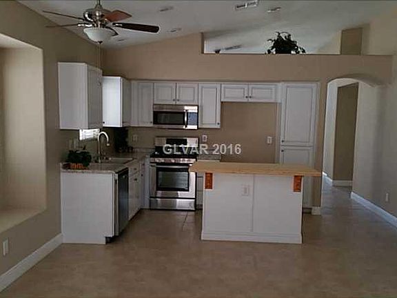 5th image of 963 Rainbow Rock St