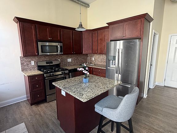 2nd image of 814 Main St #2A