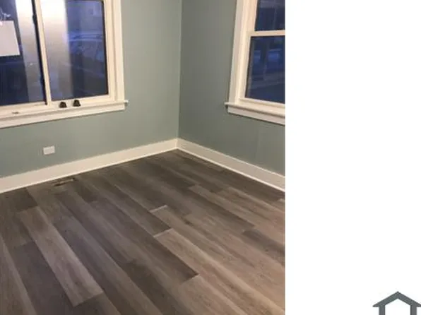 27W029 Oak St, Hanover Park, IL 60133