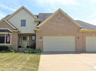 547 Ridge Point Dr, Dundee, MI 48131