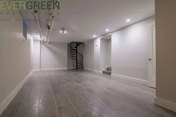 Rented by Evergreen Apartments BK | media 22