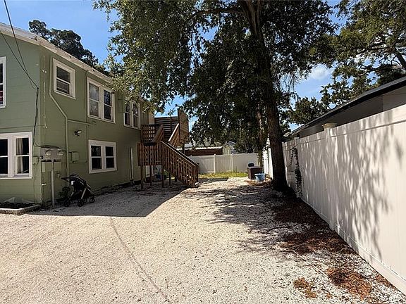 2nd image of 905 Jones St