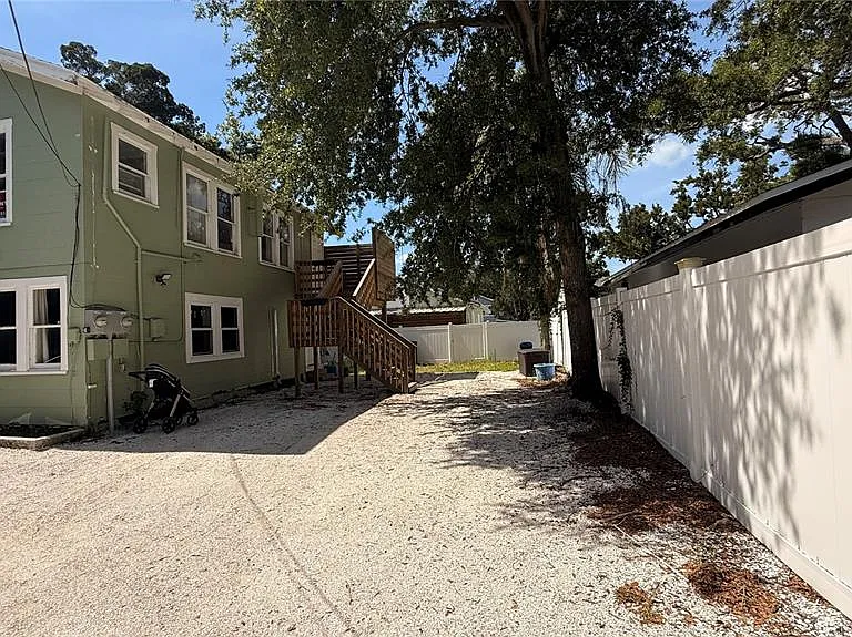 905 Jones St — Photo 2