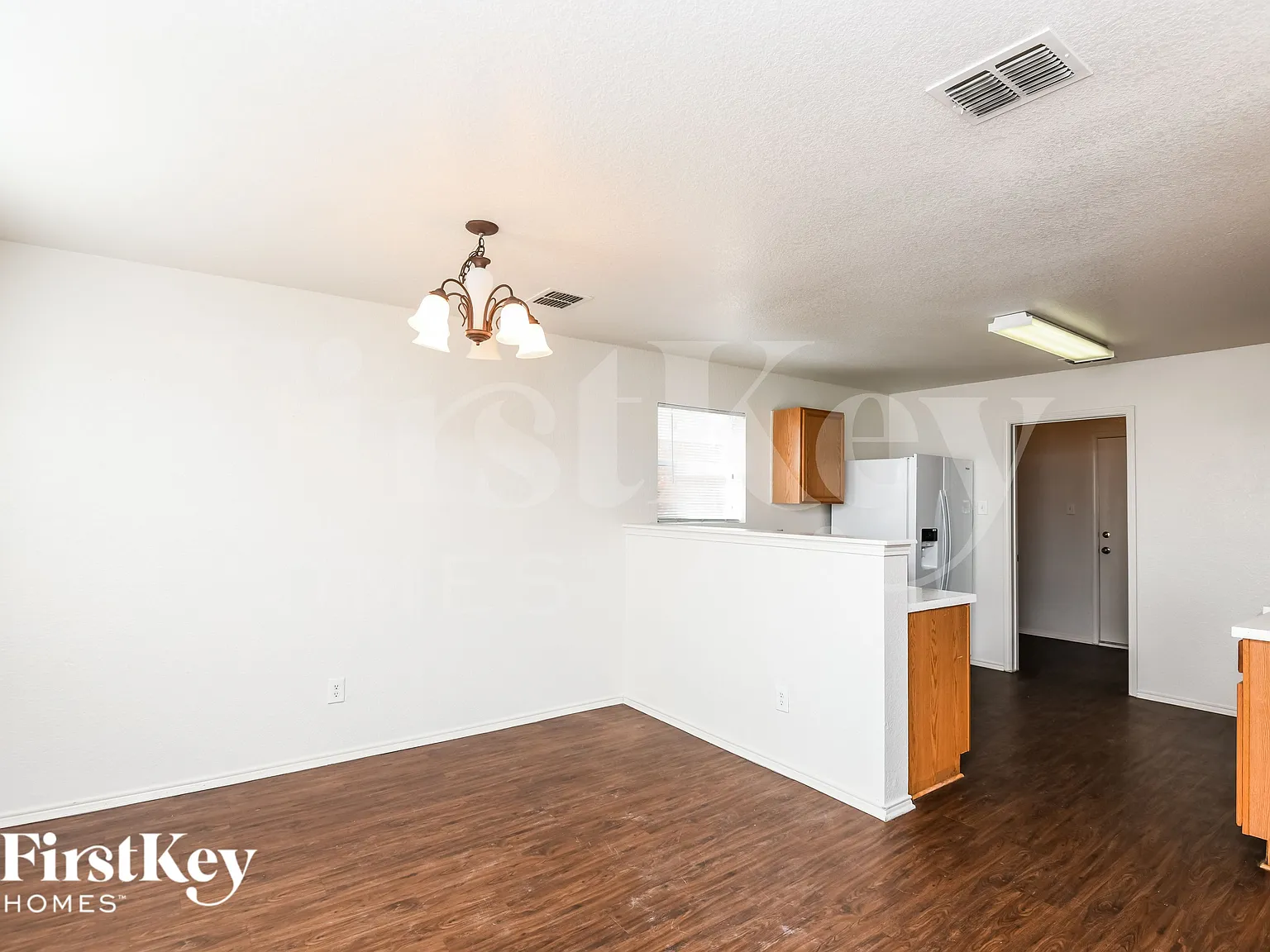 4 bed, 2.5 bath, 1956 sqft, $2,045 — Photo 4