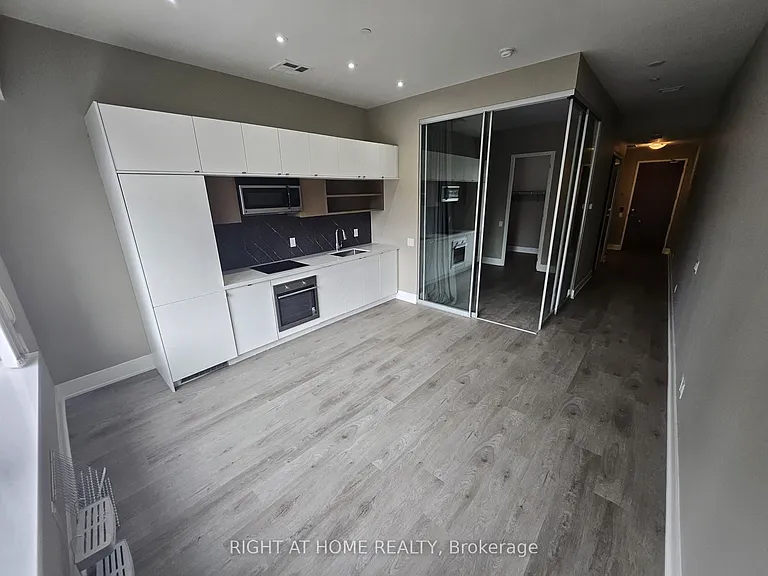 111 Saint Clair Ave W #426 — Photo 21