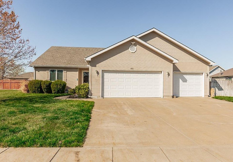 1st image of 2262 Falconview Dr