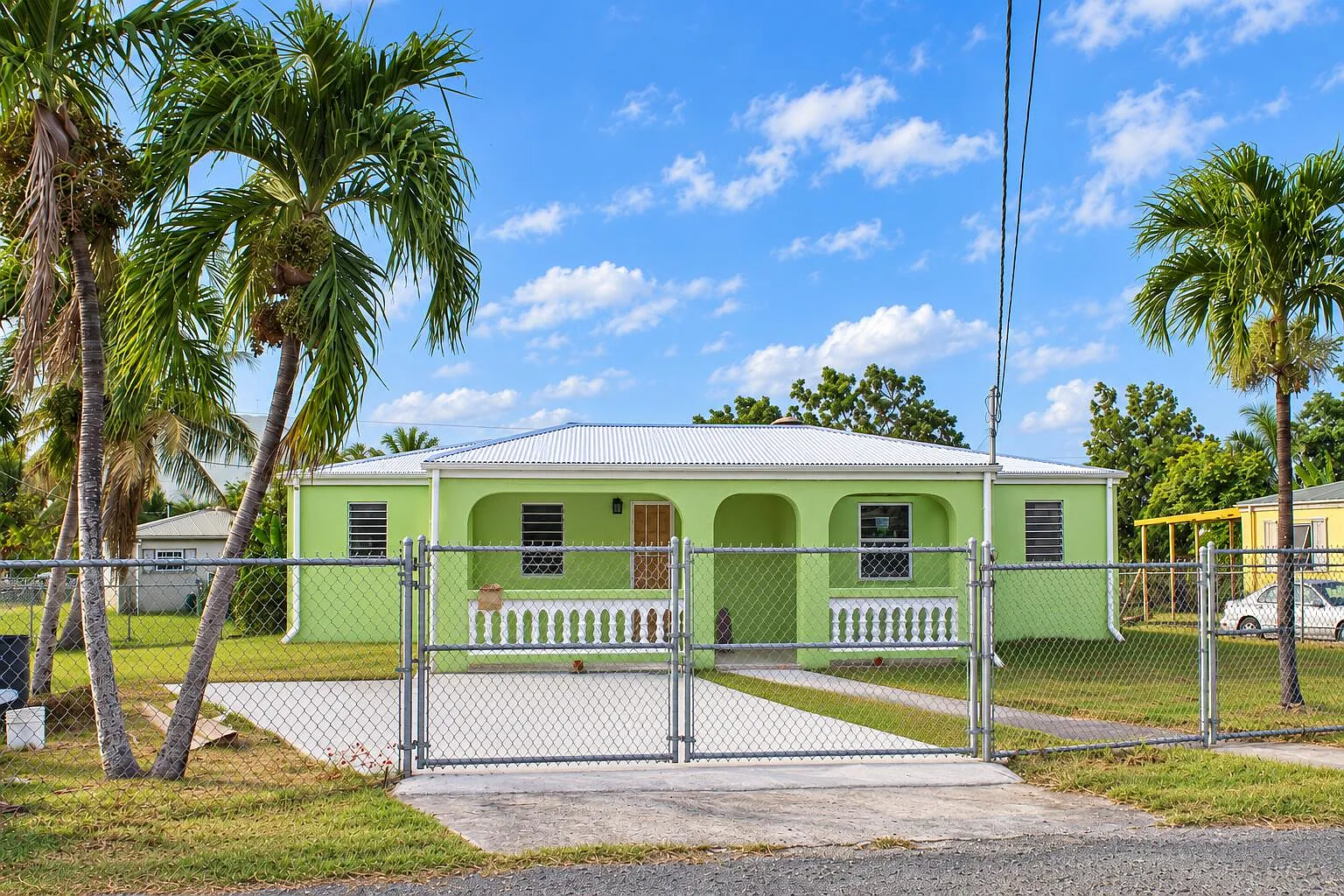 3 bed, $1,800 — Photo 2