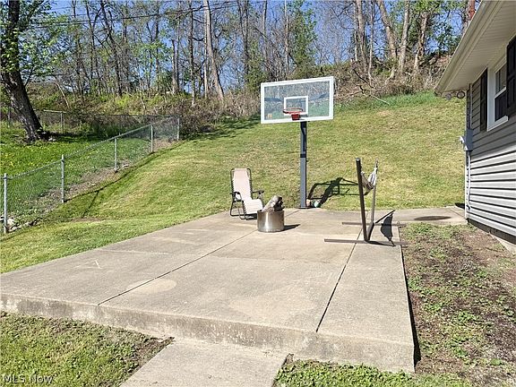 3rd image of 240 Rex Ave