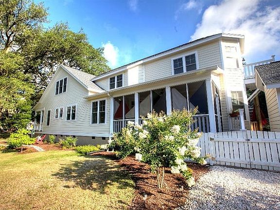 3rd image of 404 Clarendon Ave