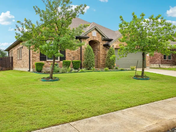 627 RIDGEGLEN DR, New Braunfels, TX 78130