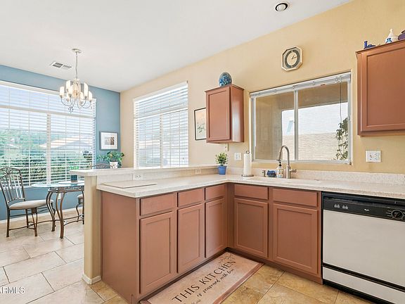 3rd image of 1117 W LAUREL Avenue