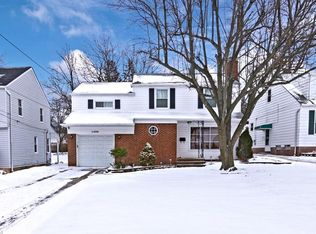 1559 Edgefield Rd, Lyndhurst, OH 44124