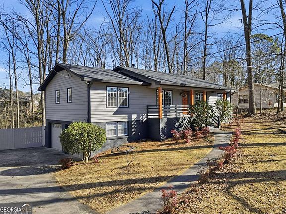 2nd image of 2810 Shaw Rd