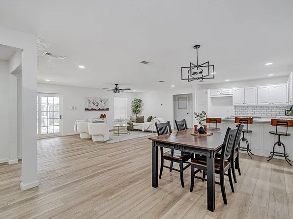 341 SW Dian St, Burleson, TX 76028