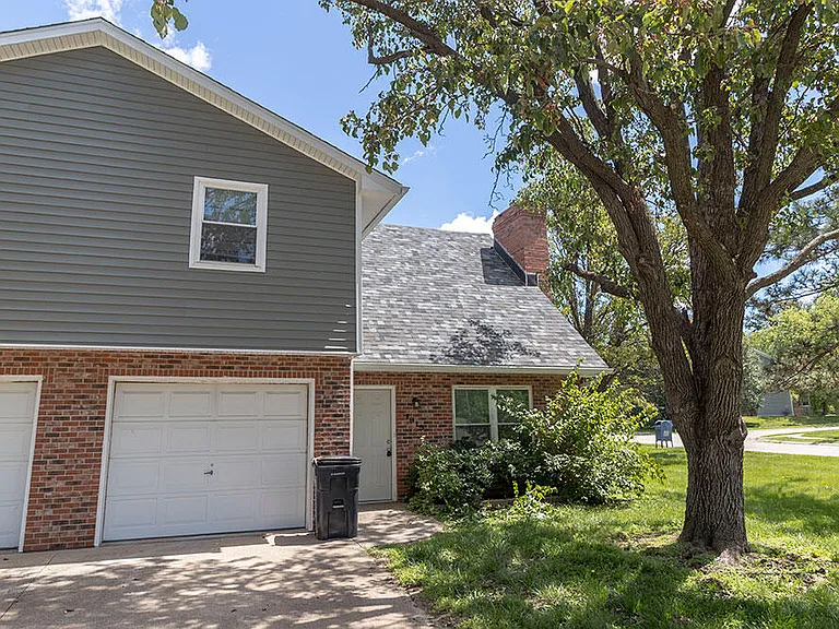 1915 Greenleaves Ct — Photo 30