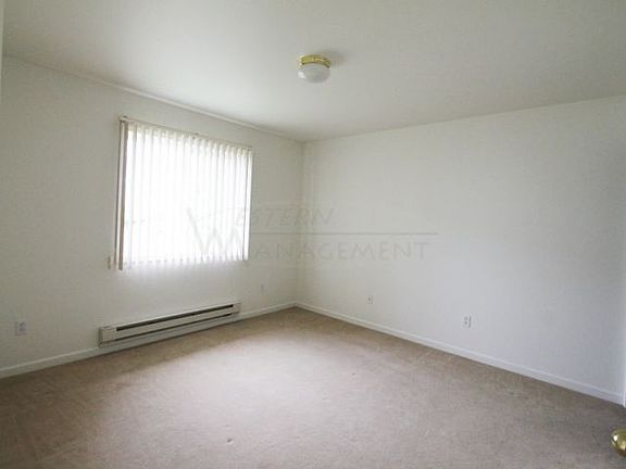 4th image of 1502 38th St W Unit 4