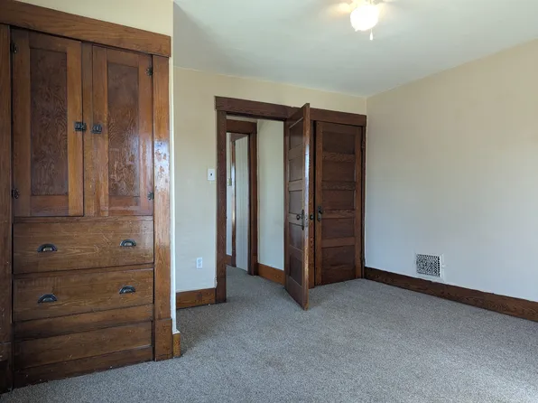 305 Arlington Blvd, Newton Falls, OH 44444