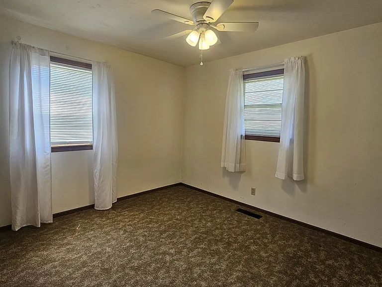 708 W Hartwood Ave — Photo 14