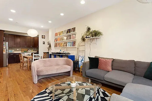 Rented by Friedman Mayer, LREB | media 2